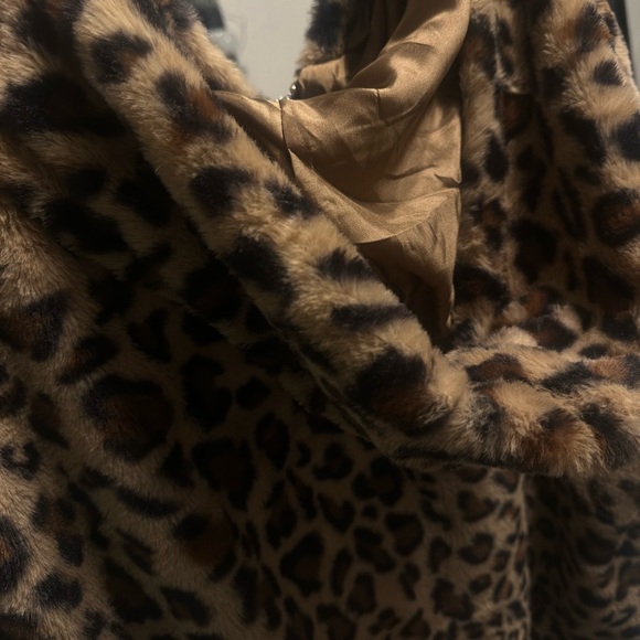 New cheeta print zip up - Picture 2 of 3